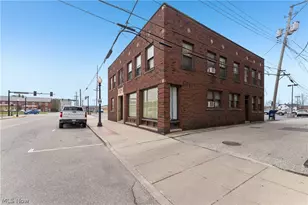 70 4th St NW, Barberton, OH 44203 - Photo 4