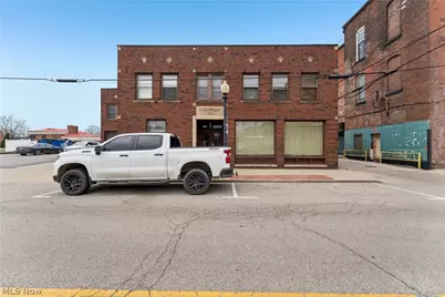 70 4th Street NW, Barberton, OH 44203 - Photo 2