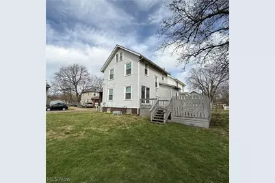 2106 Indiana Way NE, Canton, OH 44705 - Photo 2
