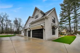 690 Club Dr W, Aurora, OH 44202 - Photo 2