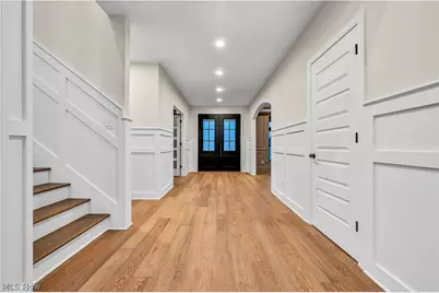 690 Club Drive W, Aurora, OH 44202 - Photo 4