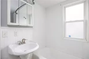 19307 Kildeer Ave, Loveland, OH 44119 - Photo 16