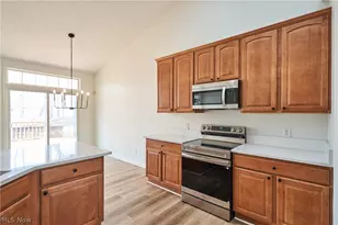 526 Paolo Circle NW, Canton, OH 44709 - Photo 8