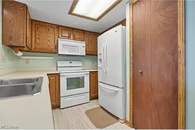 2197 Pinebrook Trail, Cuyahoga Falls, OH 44223 - Photo 8