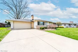 2739 Algonquin Dr, Poland, OH 44514 - Photo 2