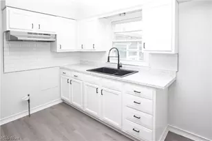 1326 Crestview Ave, Akron, OH 44320 - Photo 8