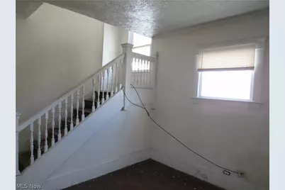 9618 Raymond Avenue, Loveland, OH 44104 - Photo 2