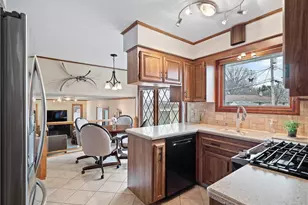 1044 Joy Oval, Green Hills, OH 44131 - Photo 14