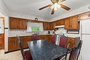 137 Oak St, Weirton, WV 26062 - Photo 8