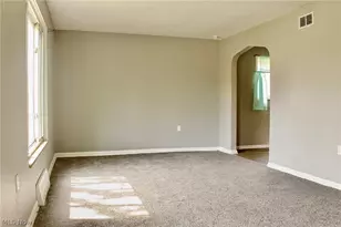 21131 Morris Ave, Euclid, OH 44123 - Photo 4