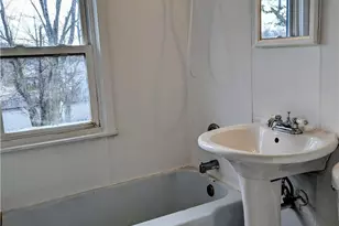 1492 E 250th St, Euclid, OH 44117 - Photo 6