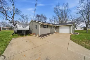 6101 Skylark St SW, Canton, OH 44706 - Photo 2