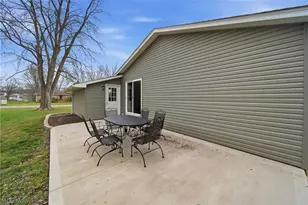 6101 Skylark St SW, Canton, OH 44706 - Photo 4