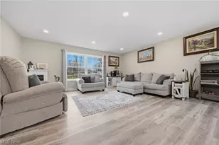 6101 Skylark St SW, Canton, OH 44706 - Photo 8