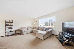 3992 Hilltop Dr, Brunswick, OH 44212 - Photo 2