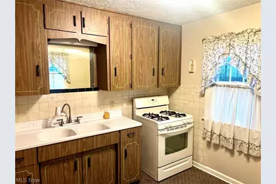 229 Ingall Avenue NW, Massillon, OH 44646 - Photo 2