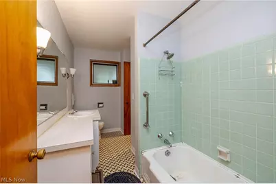 5670 Cherokee Drive, Lyndhurst, OH 44124 - Photo 12