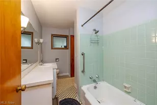 5670 Cherokee Dr, Lyndhurst, OH 44124 - Photo 12