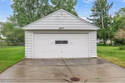 5670 Cherokee Drive, Lyndhurst, OH 44124 - Photo 32