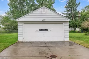 5670 Cherokee Dr, Lyndhurst, OH 44124 - Photo 32