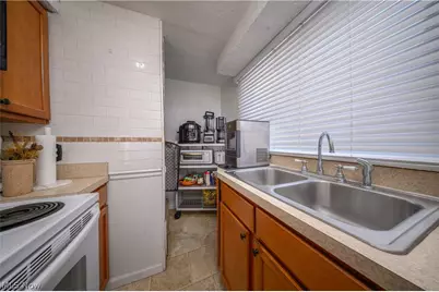 270 E Cassell Avenue, Barberton, OH 44203 - Photo 12