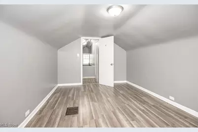 7915 Vineyard Avenue, Loveland, OH 44105 - Photo 18