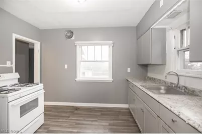 7915 Vineyard Avenue, Loveland, OH 44105 - Photo 8