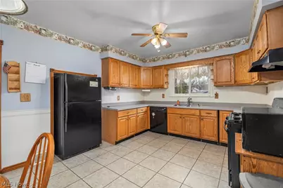 255 E 42nd Street, Lorain, OH 44052 - Photo 10