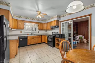 255 E 42nd St, Lorain, OH 44052 - Photo 6