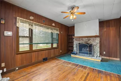 255 E 42nd Street, Lorain, OH 44052 - Photo 4