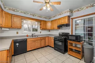 255 E 42nd St, Lorain, OH 44052 - Photo 8