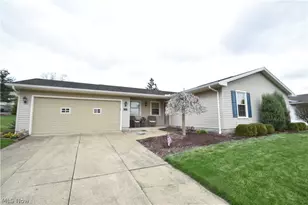 7568 Huntington Dr, Boardman, OH 44512 - Photo 2