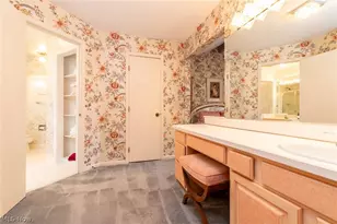 25235 Penshurst Dr, Beachwood, OH 44122 - Photo 34