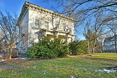 720 Mahoning Avenue NW, Warren, OH 44483 - Photo 2