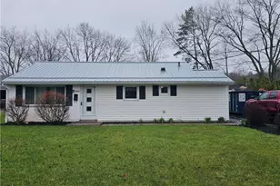 310 Cynthia Dr, Chardon, OH 44024 - Photo 4