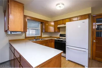 6231 Howland Street, Louisville, OH 44641 - Photo 8