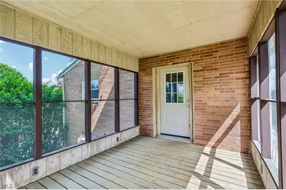 322 E Cassell Avenue, Barberton, OH 44203 - Photo 12