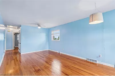 322 E Cassell Avenue, Barberton, OH 44203 - Photo 6