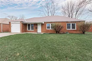 754 Hemlock Dr, Euclid, OH 44132 - Photo 2
