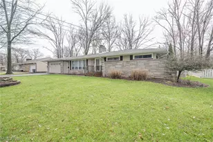 375 Sleepy Hollow Dr, Canfield, OH 44406 - Photo 2