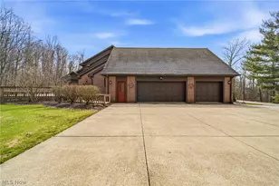 1255 Fox Hill Dr, Gates Mills, OH 44040 - Photo 2