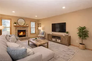 2662 Captens St NE, Canton, OH 44721 - Photo 4