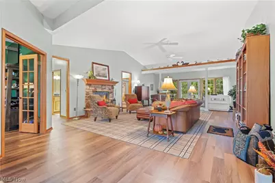 2011 E Swan Lake Circle, Kent, OH 44240 - Photo 8