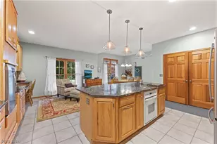 2011 E Swan Lake Cir, Kent, OH 44240 - Photo 16