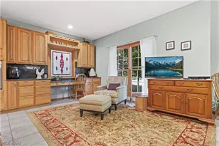 2011 E Swan Lake Cir, Kent, OH 44240 - Photo 12