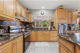2011 E Swan Lake Cir, Kent, OH 44240 - Photo 14