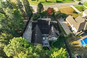 2011 E Swan Lake Cir, Kent, OH 44240 - Photo 4