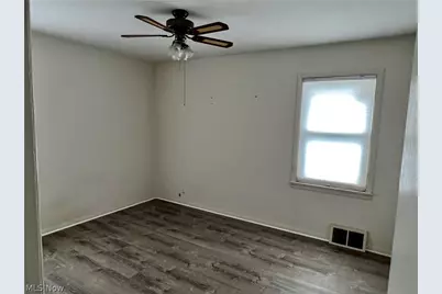 12328 Park Knoll Drive, Garfield Heights, OH 44125 - Photo 10