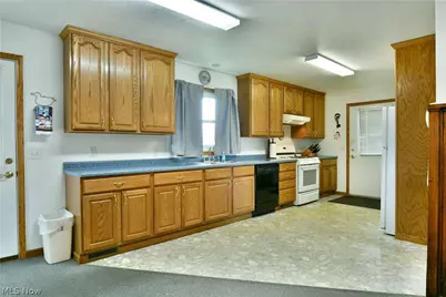 3391 Lyntz Townline Road SW, Warren, OH 44481 - Photo 6