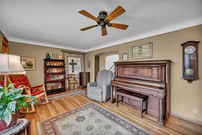 174 E 286th Street, Willowick, OH 44095 - Photo 10